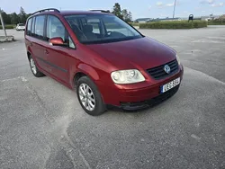 Röd Begagnad 2003 VW Touran Minibuss | 27 000 kr