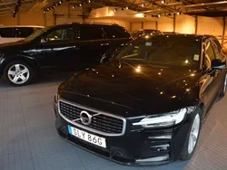 Svart Begagnad 2019 Volvo V60 R-Design Kombi | 298 999 kr (Dyr)