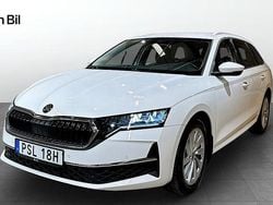 Vit (candy white) Begagnad 2025 Skoda Octavia Selection Kombi | 304 900 kr (Superpris)