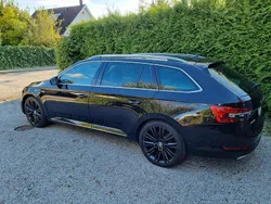 Svart Begagnad 2021 Skoda Superb Kombi | 299 900 kr (Marknadspris)