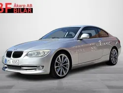 Ljusgrå Begagnad 2010 BMW 320 Comfort Edition Sportkupé | 78 500 kr (Marknadspris)
