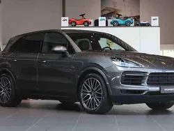 Grå Begagnad 2020 Porsche Cayenne SUV | 529 000 kr