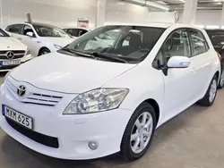 Vit Begagnad 2012 Toyota Auris Halvkombi | 89 999 kr (Marknadspris)