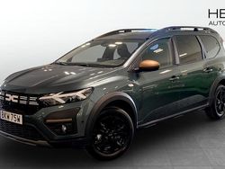 Grön (green) Ny 2025 Dacia Jogger Extreme Kombi | 276 400 kr (Marknadspris)