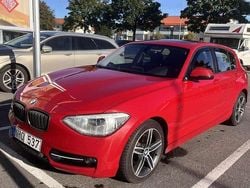 Röd Begagnad 2013 BMW 120 Sport Line Halvkombi | 105 000 kr (Marknadspris)