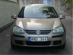 Brun Begagnad 2005 VW Golf IV Halvkombi | 21 000 kr (Marknadspris)