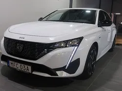 Vit Begagnad 2022 Peugeot 308 Allure Halvkombi | 309 900 kr (Marknadspris)
