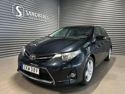 Mörkblå Begagnad 2014 Toyota Auris Edition Halvkombi | 138 500 kr (Marknadspris)