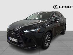 Svart Begagnad 2023 Lexus NX450h+ Business Edition SUV | 564 900 kr (Marknadspris)