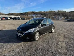 Svart Begagnad 2012 Peugeot 208 Halvkombi | 60 000 kr (Marknadspris)