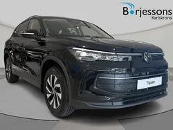 Mörkgrå Ny 2025 VW Tiguan Life SUV | 547 800 kr (Marknadspris)