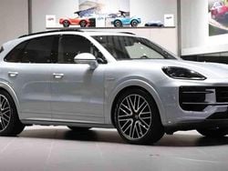 Silver Begagnad 2024 Porsche Cayenne S E-Hybrid SUV | 1 179 000 kr