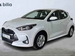Vit Ny 2025 Toyota Yaris Hybrid Halvkombi | 259 900 kr