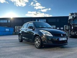 Svart Begagnad 2013 Suzuki Swift Halvkombi | 69 995 kr (Marknadspris)