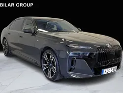 Grå Begagnad 2023 BMW i7 Executive Sedan | 999 000 kr