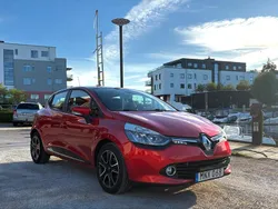Röd Begagnad 2015 Renault Clio IV Halvkombi | 87 500 kr (Marknadspris)