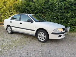 Vit Begagnad 2000 Mitsubishi Carisma Halvkombi | 20 000 kr (Superpris)