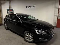 Svart Begagnad 2016 Volvo V60 Summum Kombi | 189 900 kr (Marknadspris)