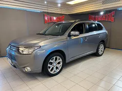 Mörkgrå Begagnad 2014 Mitsubishi Outlander P-HEV Comfort Edition SUV | 109 000 kr (Bra pris)