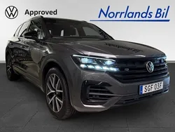 Grå (silizium grey metallic) Begagnad 2023 VW Touareg R SUV | 789 000 kr (Marknadspris)