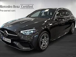 Grå Begagnad 2024 Mercedes C300e AMG Kombi | 519 000 kr (Marknadspris)