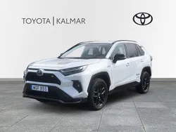 Vit Begagnad 2024 Toyota RAV4 Hybrid Sport SUV | 569 000 kr (Marknadspris)