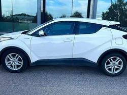 Vit Begagnad 2022 Toyota C-HR Active SUV | 174 990 kr (Marknadspris)