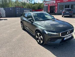 Grå Begagnad 2021 Volvo V60 CC Momentum Kombi | 246 000 kr (Bra pris)
