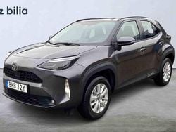 Mörkgrå Begagnad 2025 Toyota Yaris Cross Active SUV | 304 900 kr (Bra pris)