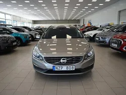 Ljusbrun (gråmetallic) Begagnad 2013 Volvo V60 Kinetic Kombi | 139 900 kr (Marknadspris)