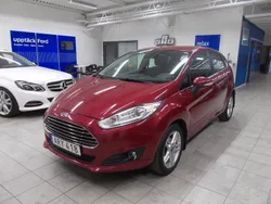 Röd (hot magenta met) Begagnad 2014 Ford Fiesta Titanium Halvkombi | 99 400 kr (Lite dyr)