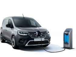 Vit Begagnad 2023 Renault Kangoo Minibuss | 469 125 kr