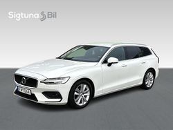 Vit Begagnad 2020 Volvo V60 Momentum Kombi | 259 900 kr (Marknadspris)