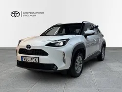 Vit Begagnad 2023 Toyota Yaris Cross Active SUV | 269 900 kr (Marknadspris)