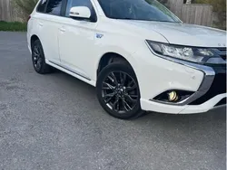 Vit Begagnad 2017 Mitsubishi Outlander P-HEV SUV | 152 000 kr (Bra pris)