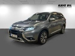 Grå Begagnad 2018 Mitsubishi Outlander Comfort Edition SUV | 219 900 kr (Marknadspris)