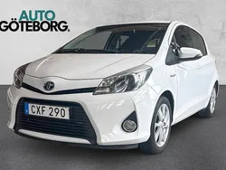 Vit Begagnad 2013 Toyota Yaris Hybrid Style Halvkombi | 97 500 kr (Marknadspris)