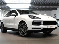 Vit Begagnad 2021 Porsche Cayenne SUV | 855 000 kr (Marknadspris)