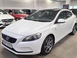 Vit Begagnad 2015 Volvo V40 Momentum Kombi | 135 000 kr (Marknadspris)
