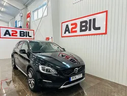 Svart Begagnad 2017 Volvo V60 CC Summum Kombi | 219 900 kr (Bra pris)