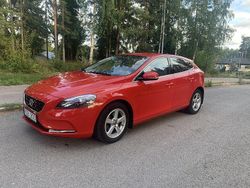 Röd Begagnad 2014 Volvo V40 Momentum Kombi | 149 000 kr (Marknadspris)