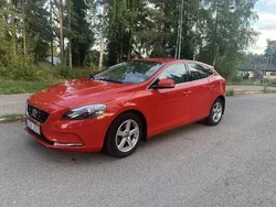 Röd Begagnad 2014 Volvo V40 Momentum Kombi | 149 000 kr (Marknadspris)