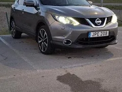 Grå Begagnad 2015 Nissan Qashqai SUV | 110 000 kr (Marknadspris)