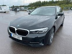 Svart Begagnad 2022 BMW 530e Kombi | 385 000 kr (Marknadspris)
