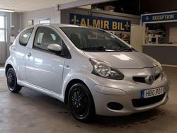 Silver Begagnad 2010 Toyota Aygo Halvkombi | 29 900 kr (Marknadspris)