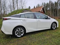 Vit Begagnad 2018 Toyota Prius Halvkombi | 219 000 kr
