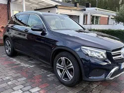 Mörkblå (blå) Begagnad 2017 Mercedes GLC220 SUV | 239 900 kr (Marknadspris)