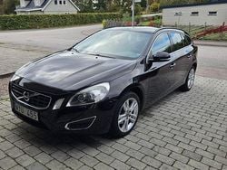 Svart Begagnad 2011 Volvo V60 Momentum Kombi | 82 000 kr (Bra pris)