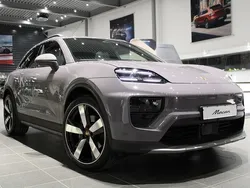 Lila Begagnad 2024 Porsche Macan SUV | 1 075 000 kr (Bra pris)