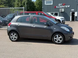 Mörkgrå (grå) Begagnad 2011 Toyota Yaris Halvkombi | 79 900 kr (Marknadspris)